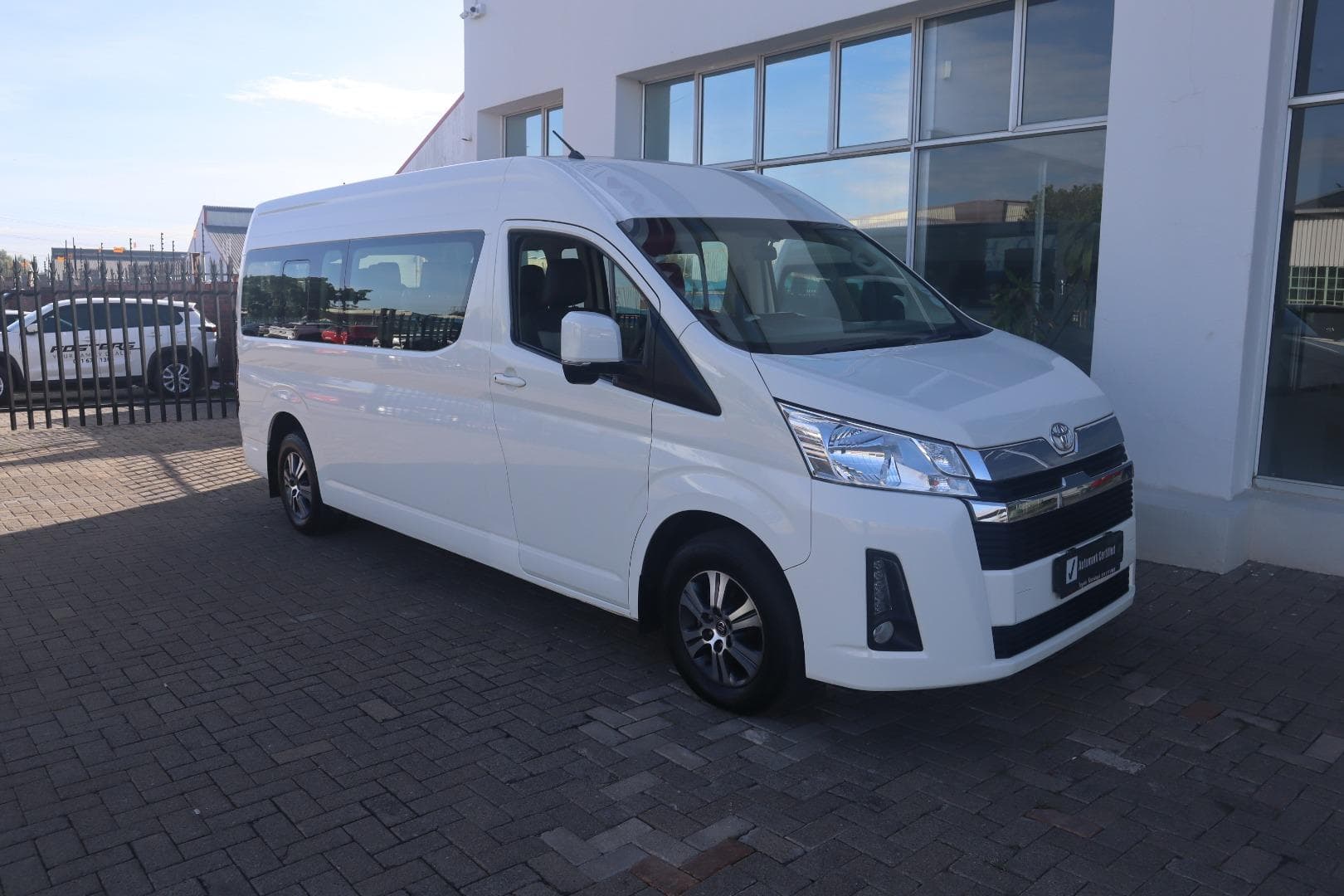 Toyota Quantum 2.8 SLWB Bus 14-Seater GL
